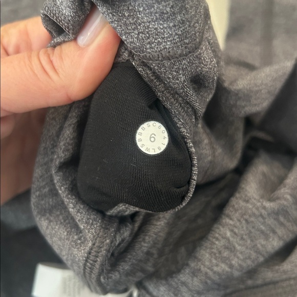 lululemon athletica Charcoal Leggings size 6 - Picture 6 of 6